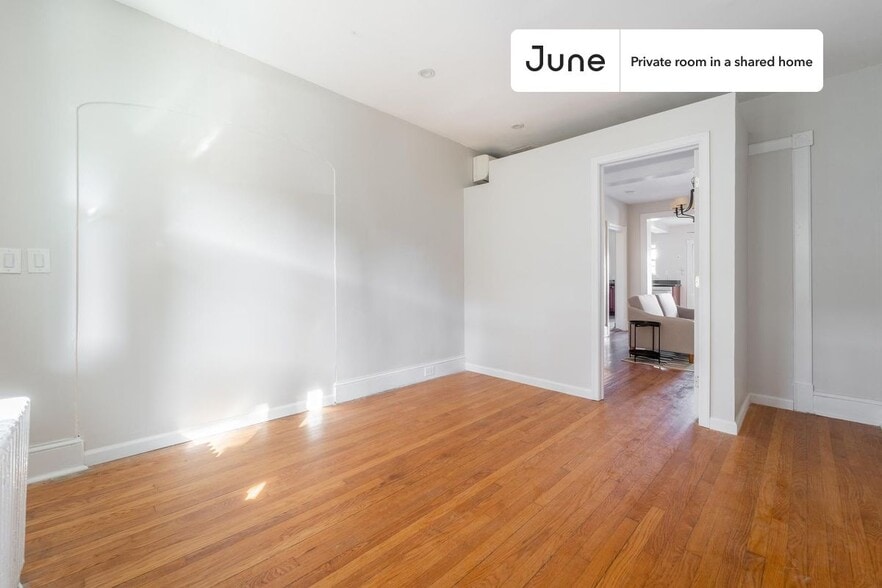 Building Photo - Room in Shared 2 bed/1 bath home in Columbia Heights