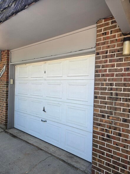 Attached garage - 2751 Leisure Dr
