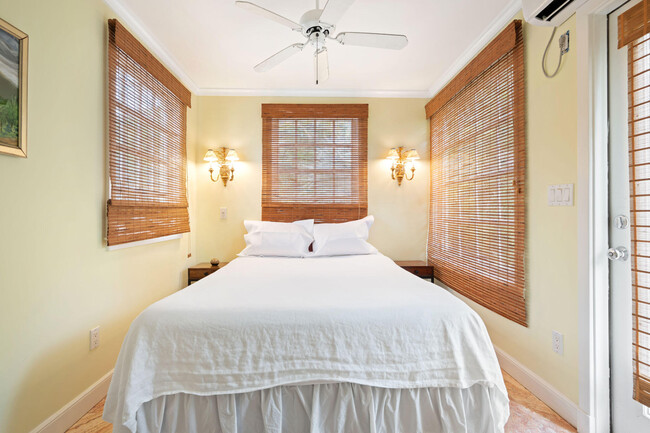 Building Photo - 353 Seaspray Ave