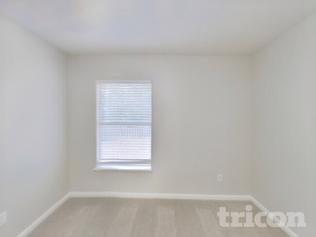 Building Photo - 2268 Eisner Dr