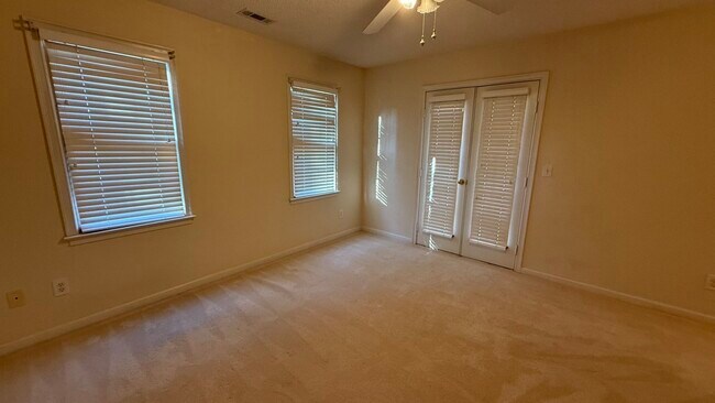 Building Photo - 80 Preswick Park Dr