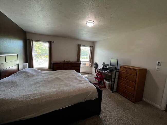 Building Photo - Furnished 3-Bedroom Home in Quiet Victor N...