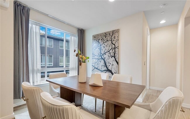 Building Photo - Modern Fully Air-Conditioned Luxury Home in Canyon Park