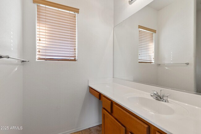 Building Photo - 474 W Seagull Dr