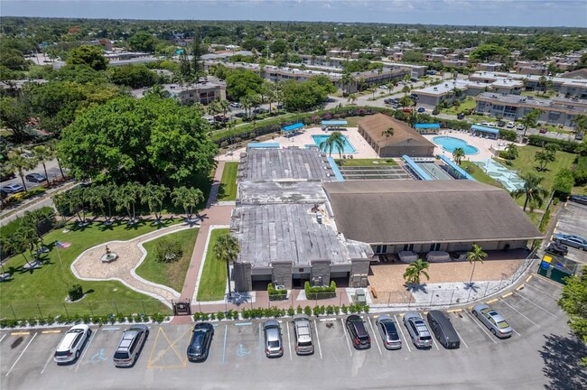 Building Photo - 701 Lori Dr