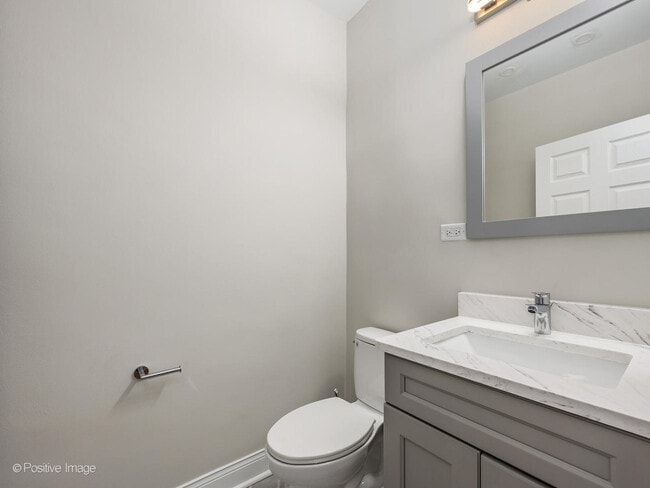 Building Photo - 2013 W North Ave