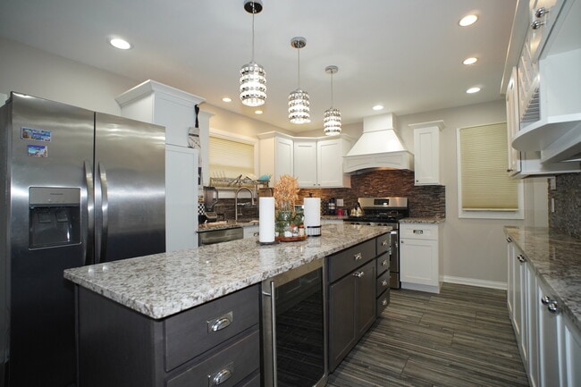 Building Photo - 6092 Cleveland St