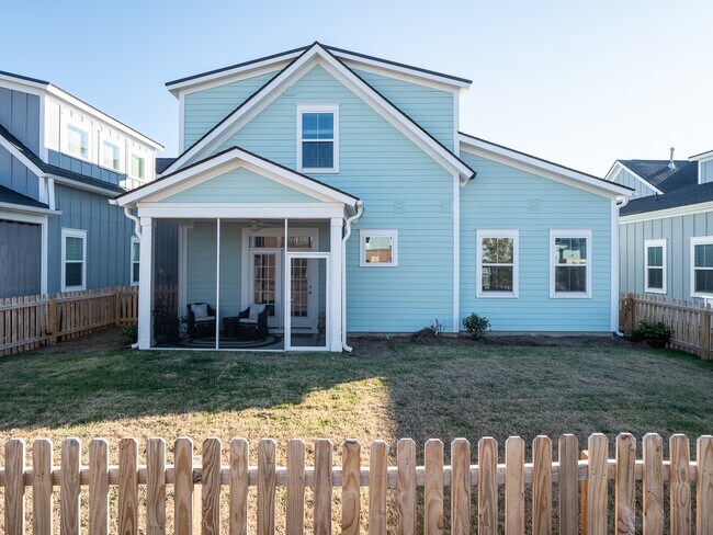 a nice picket fenced backyard - 3498 Habenaria Rd