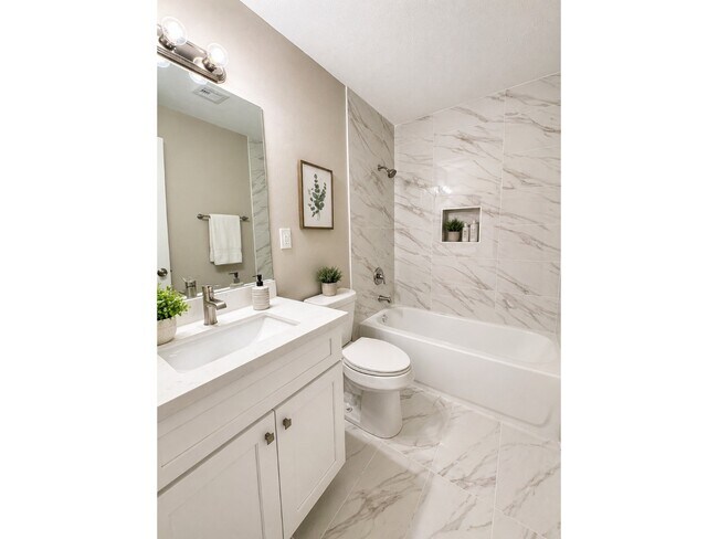 Building Photo - 8123 Redfern Dr