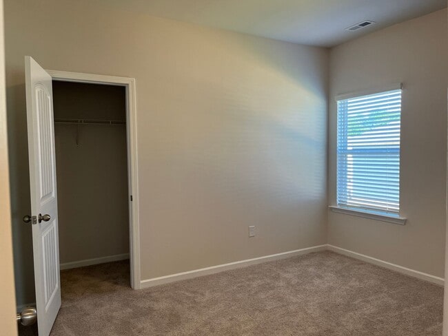 Building Photo - Beautiful Ranch Home in Sanford, Available...