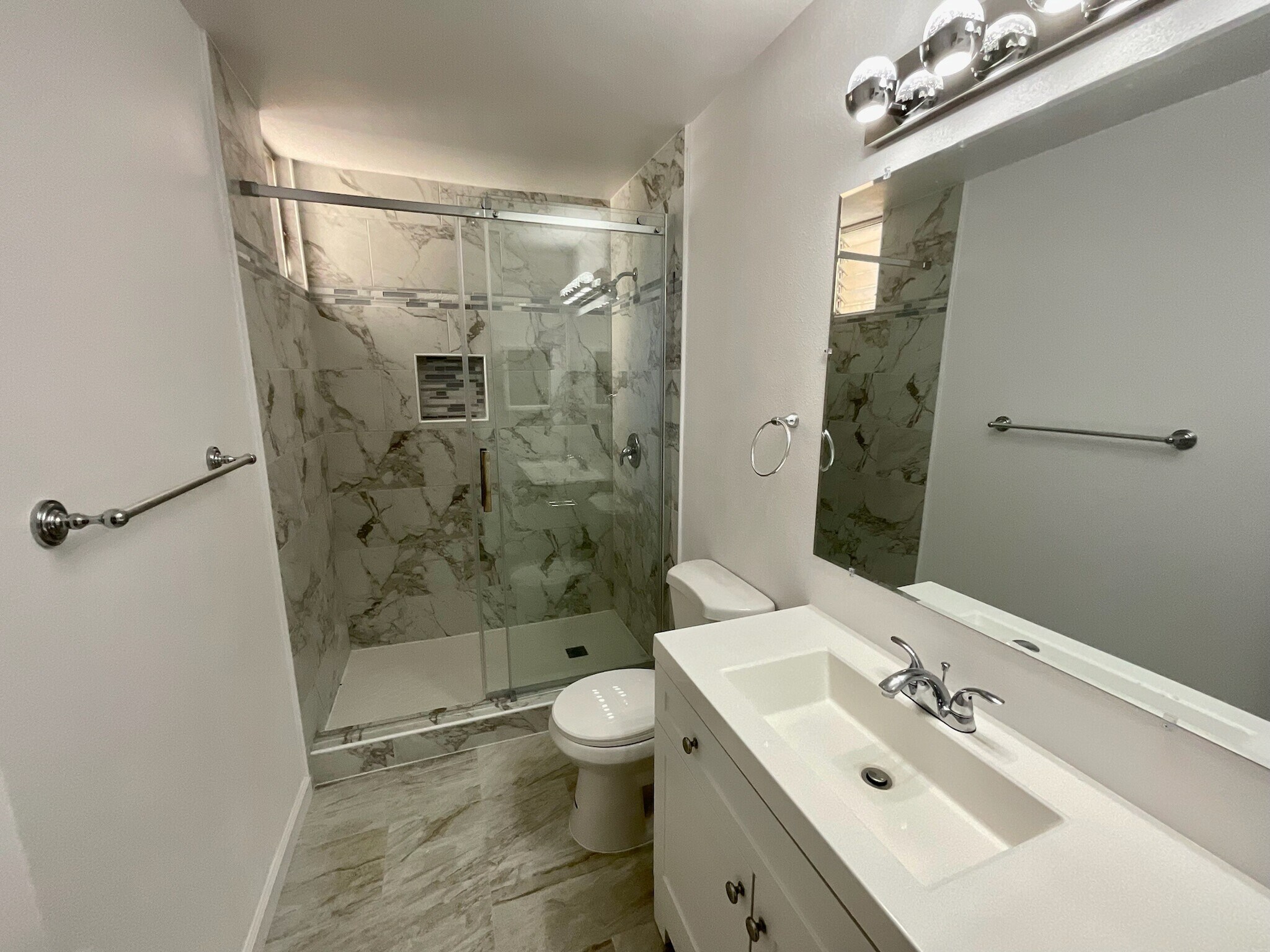 Building Photo - 1536 S Maple St