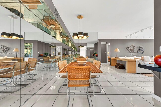 Building Photo - 1121 Crandon Blvd