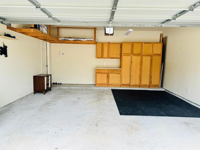 Building Photo - 5531 Drumlin Field Way