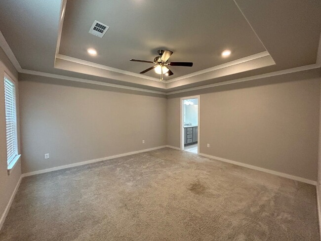 Building Photo - "Move in Special!! Half off first month's rent if signed by 11/30!  3-Bed Sanctuary in Farmington...