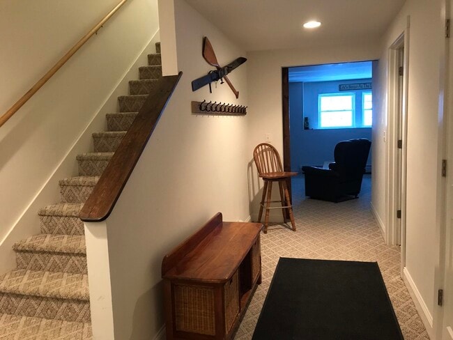 Building Photo - 562 New Hampshire Rte 103