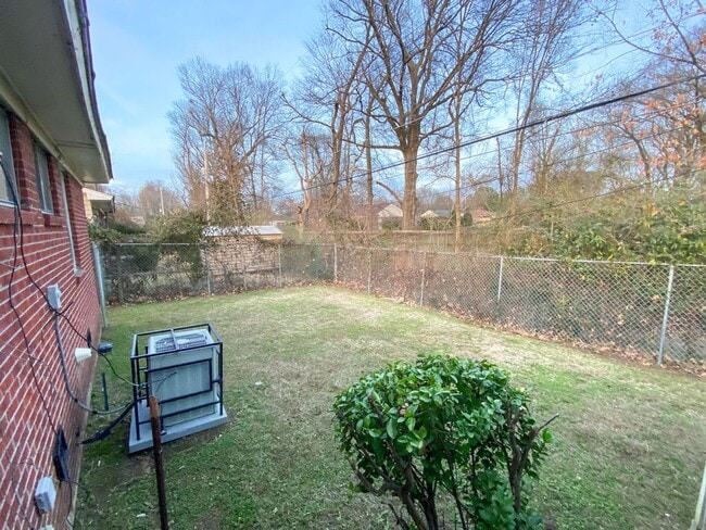 Building Photo - 3 bedroom, 2 bath near Quince and Perkins