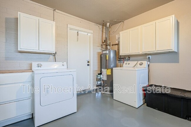 Building Photo - 1102 N 72nd Pl