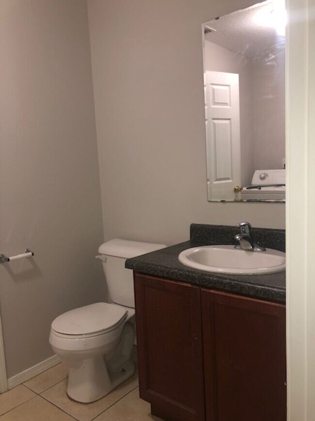 Building Photo - Sanford 3 Bedroom/1.5 Bath with single garage