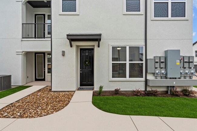 Building Photo - 1664 Hillside Terrace