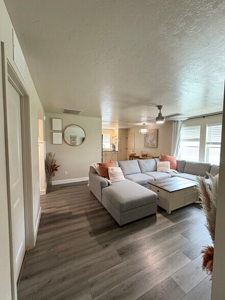 Building Photo - 4614 Braeburn Ave