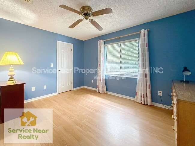 Building Photo - 3402 Country Woods Ct