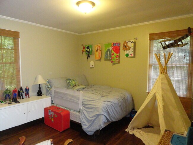 Building Photo - 5531 Farmbrook Dr