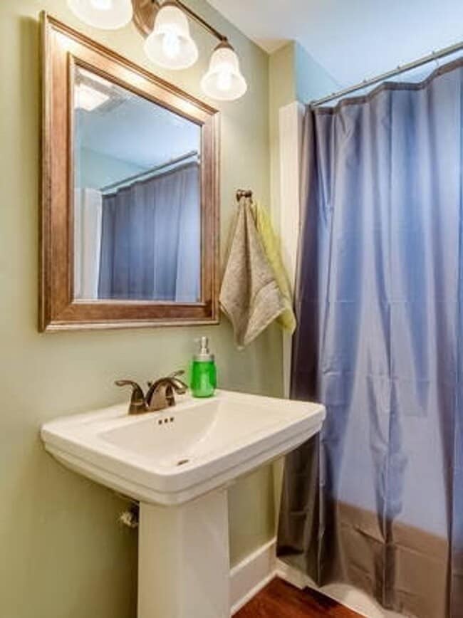 Building Photo - 1 bedroom in East Nashville. Minutes to 5 ...