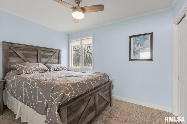 Building Photo - 15326 N River Beach Dr