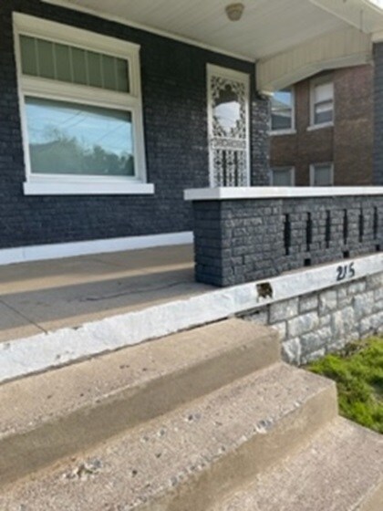 Building Photo - 215 E Mitchell Ave