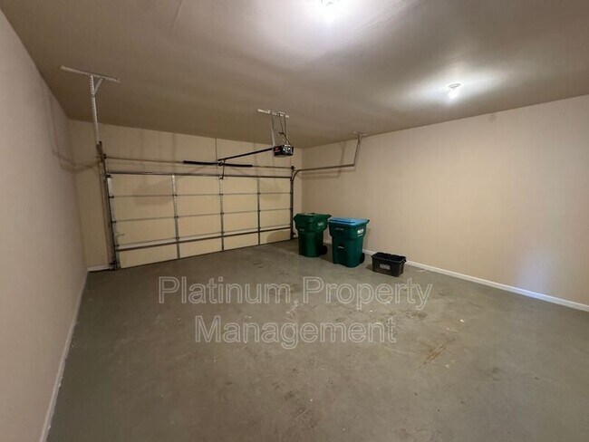 Building Photo - 3225 Landingview Ct