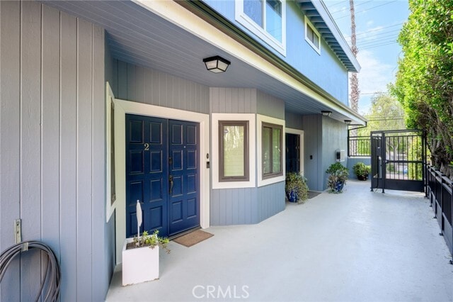 Building Photo - 13041 Moorpark St