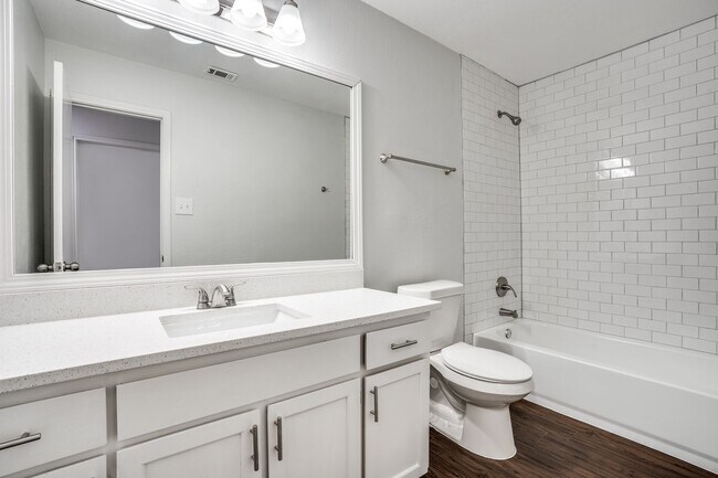 Building Photo - 115 Peachtree Ct