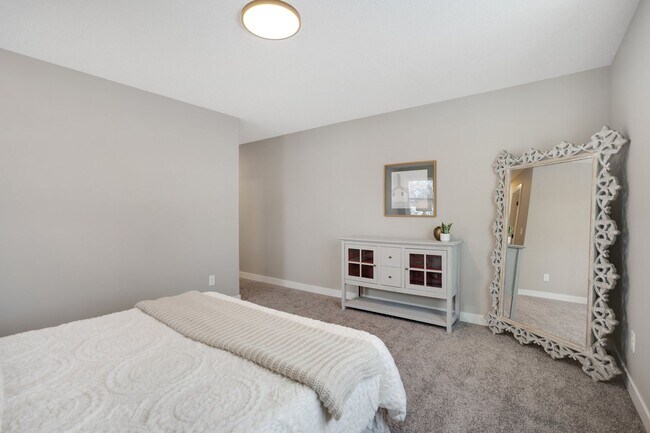 Building Photo - Available 07/01! New Build 4 bed 3 Bath in Hopkins!