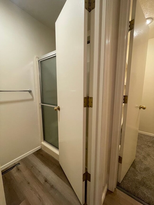 Building Photo - Southern Hills 3 Bedroom 2 Bath Duplex-New carpet and new flooring in the bathrooms