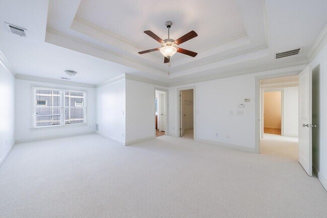 Building Photo - 970 Samples Ln NW