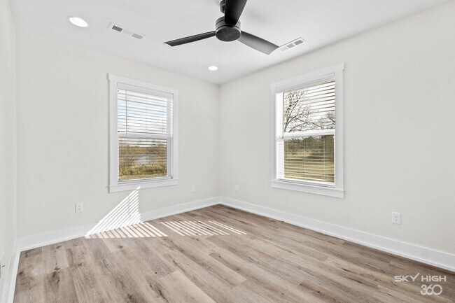 Building Photo - Secluded Executive Retreat on 3.4+ Acres – Minutes from Fayetteville