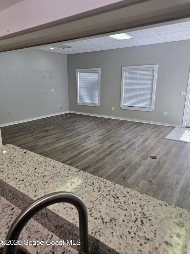 Building Photo - 1365 N Courtenay Pkwy