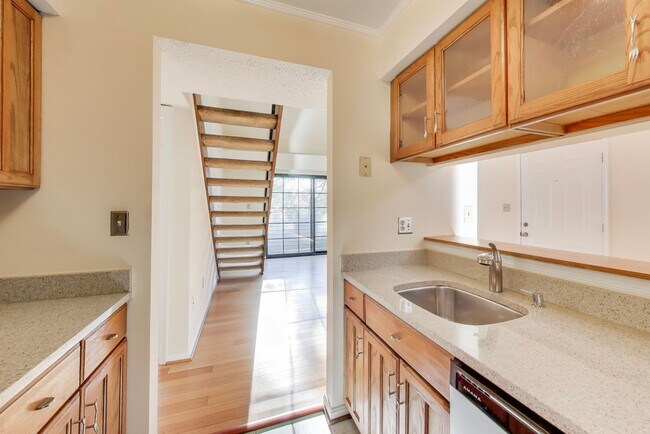 Building Photo - Top Floor 1-2 bed w/ a loft [ can be a 2nd BEDROOM] plus  1.5 Baths and SECURE GARAGE SPACE