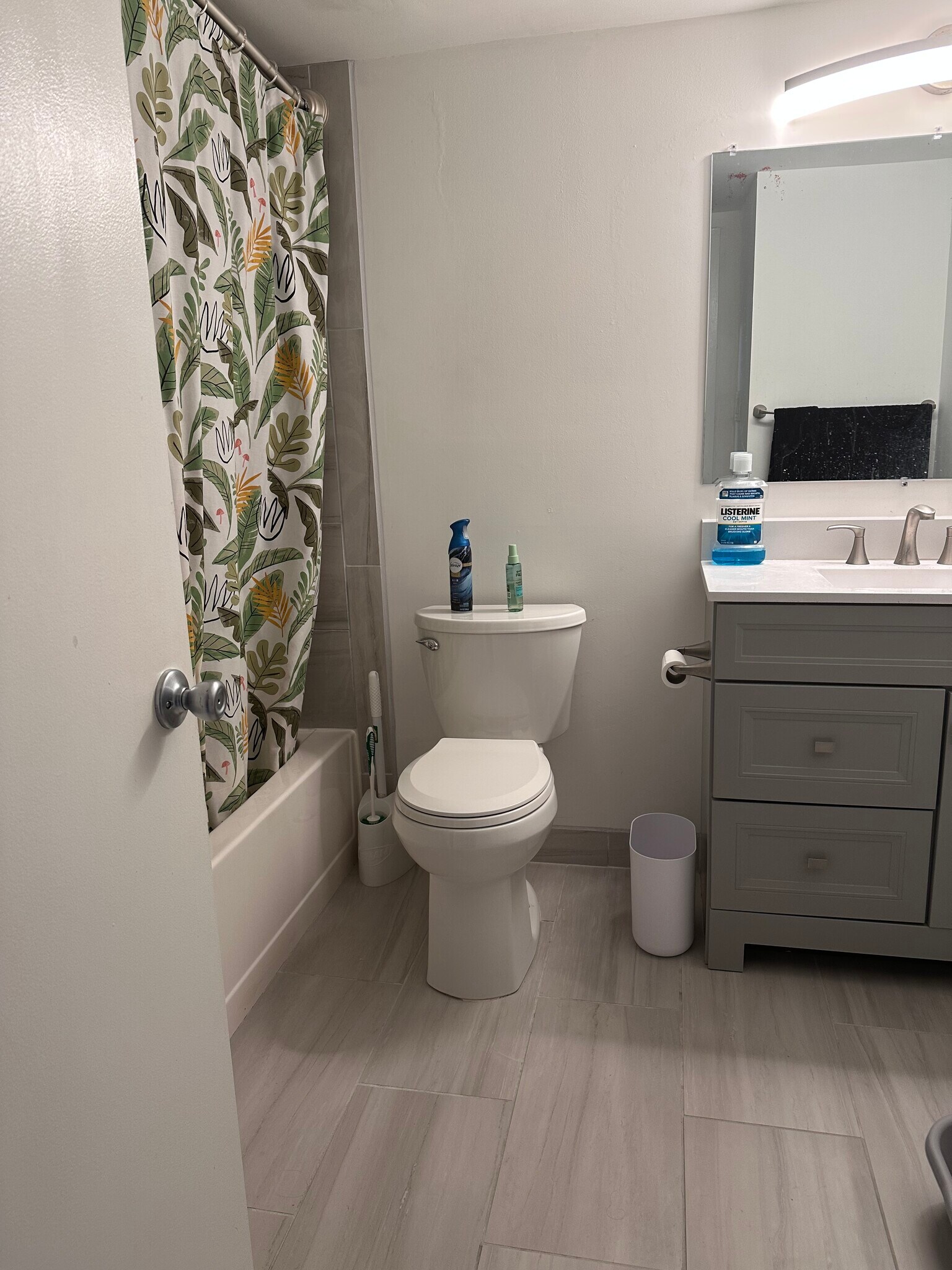 Building Photo - 423 Christopher Ave