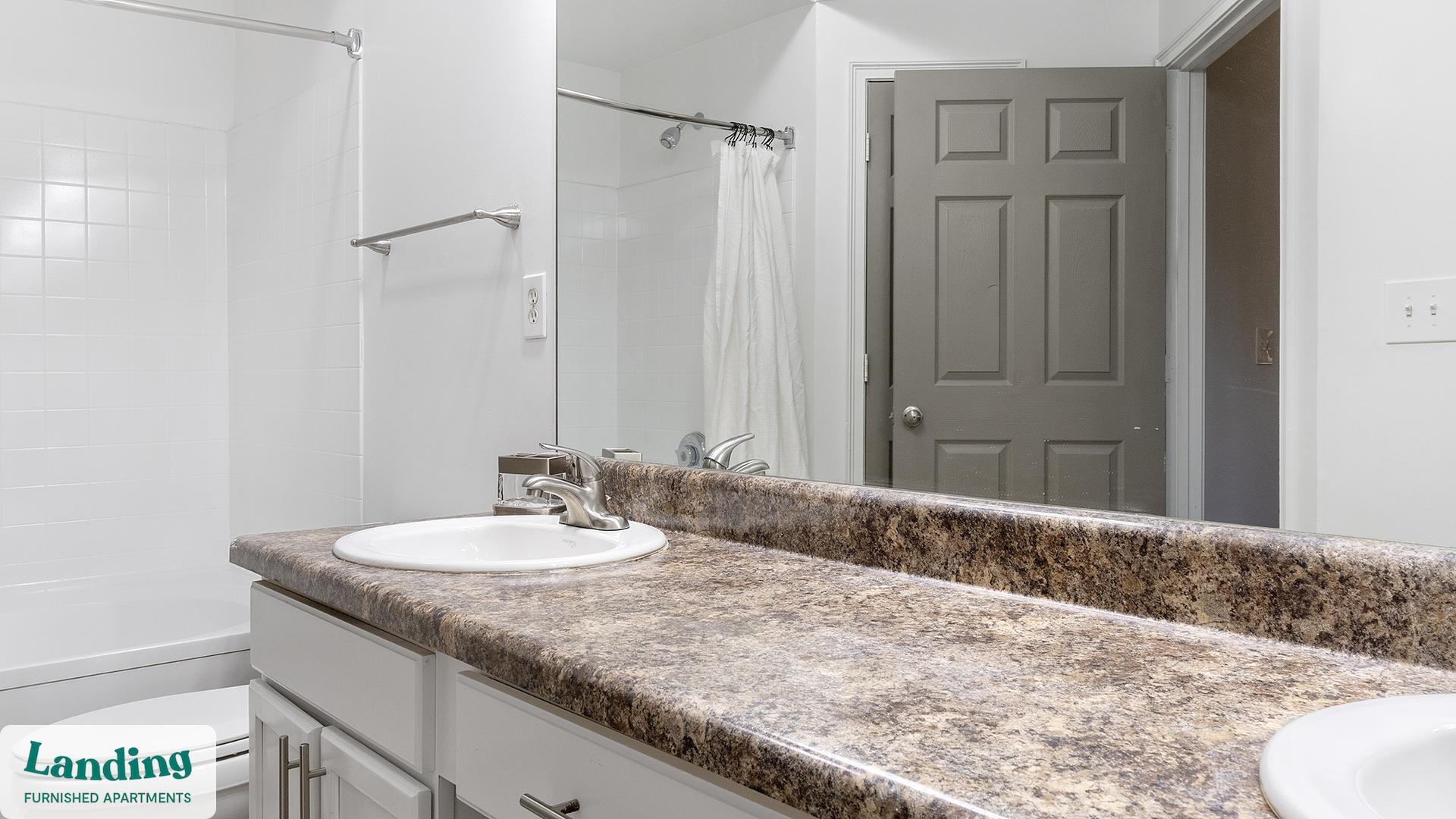 Building Photo - 925 Canterbury Rd NE