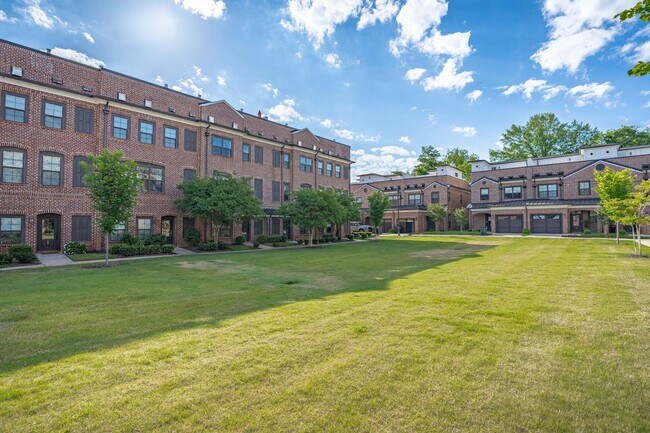 Building Photo - Bull Street District 3 Bedroom 3.5 Bath