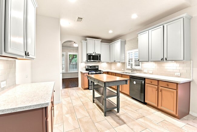 Building Photo - 24418 Lakecrest Bend Dr