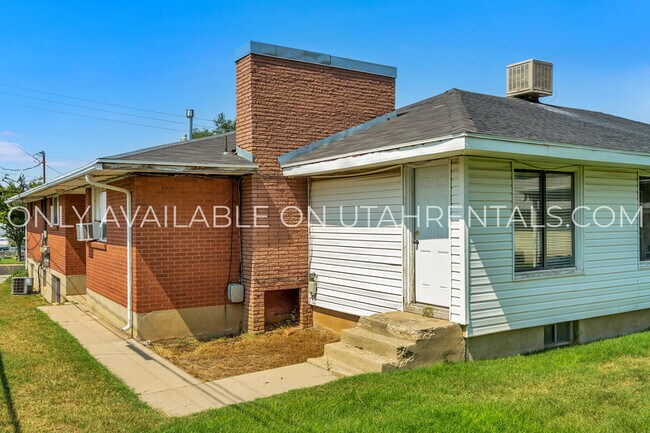 Building Photo - 2233 S 200 W