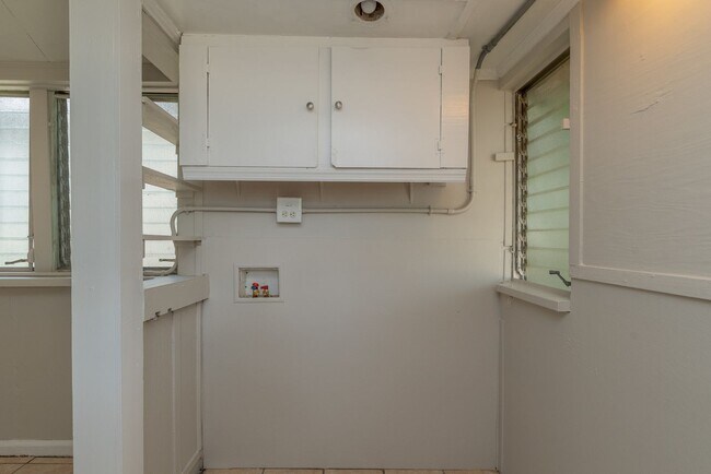 Building Photo - One Month's Free Rent! 3 bed/1 bath house ...
