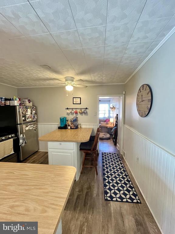 Building Photo - 125 Maple St