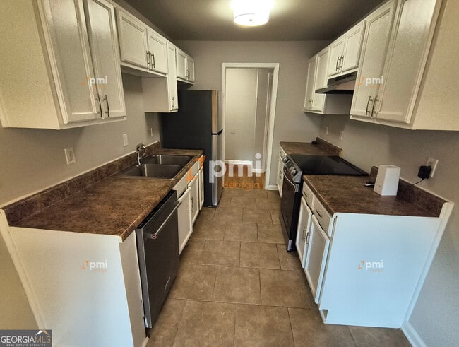 Building Photo - 819 Forrest Cir SE