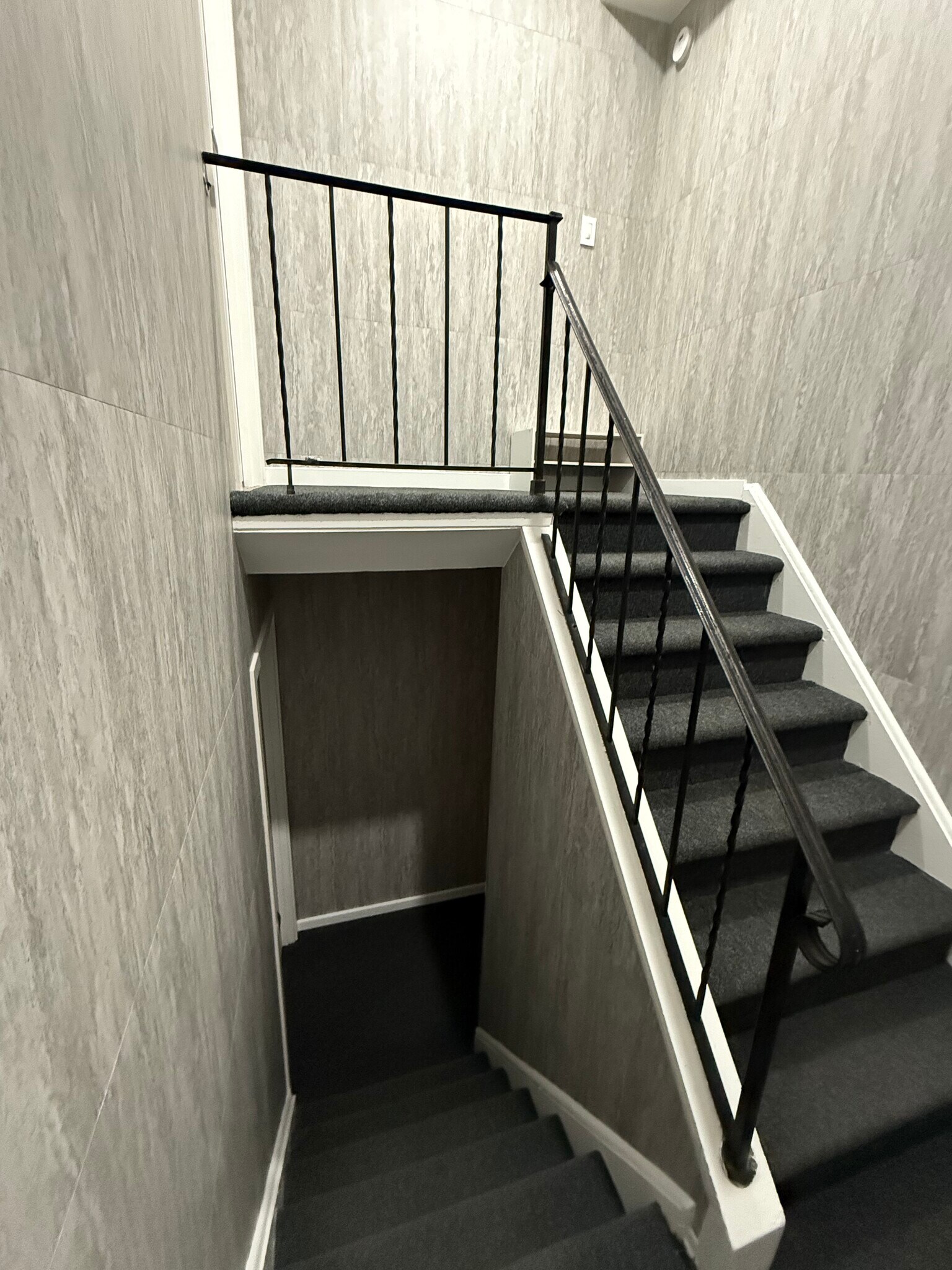 Building Photo - 29 Skyline Dr