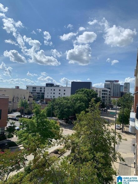 Building Photo - 401 20th St S