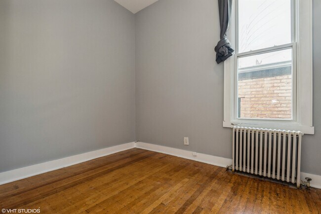 Building Photo - 1633 Oak Ave