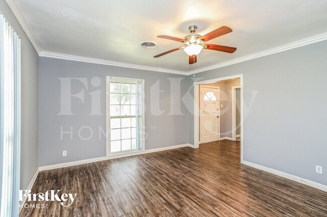 Building Photo - 1225 19th Ave N